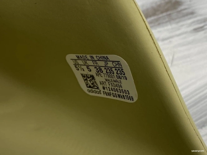 'Resin' Yeezy Slides FX0494 Adidas 0831